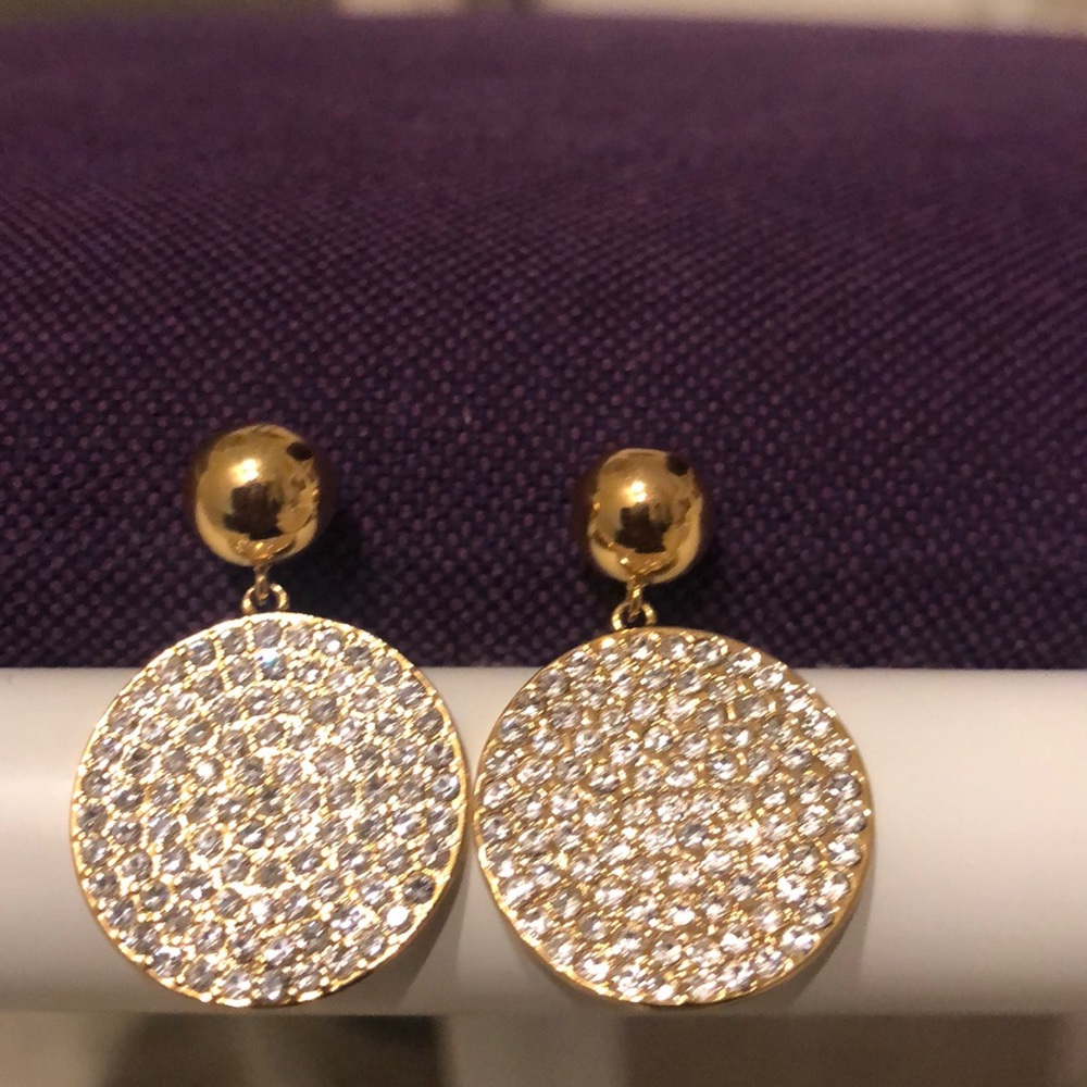 Cute round diamond earrings( not real diamond)
